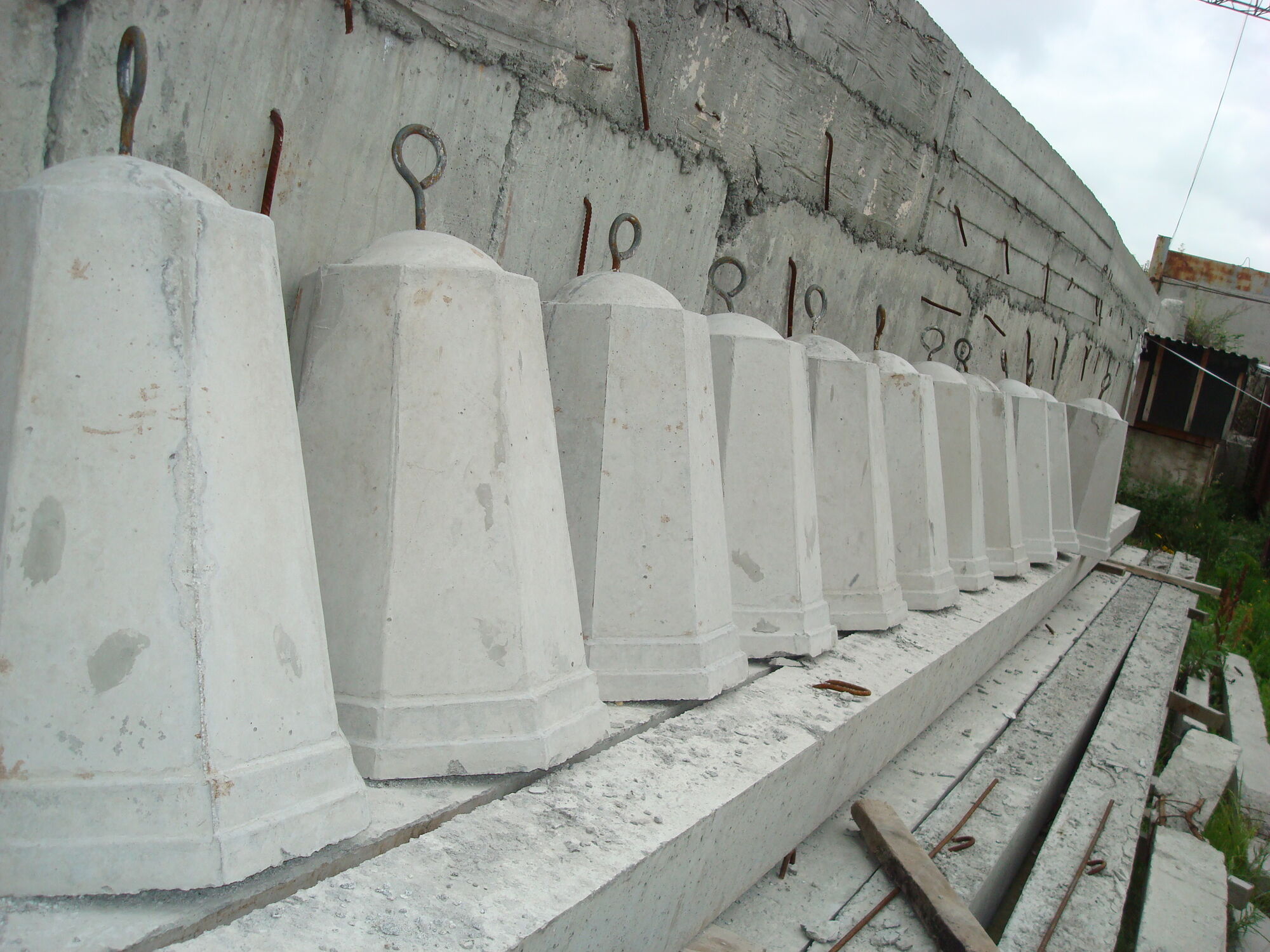 Столбик бетонный Пирамида-1 для парковки