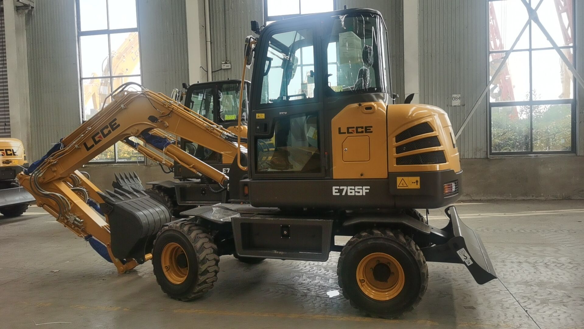 Экскаватор колесный LGCE E765F Linyi Lingong Heavy Industry Machinery Co., Ltd