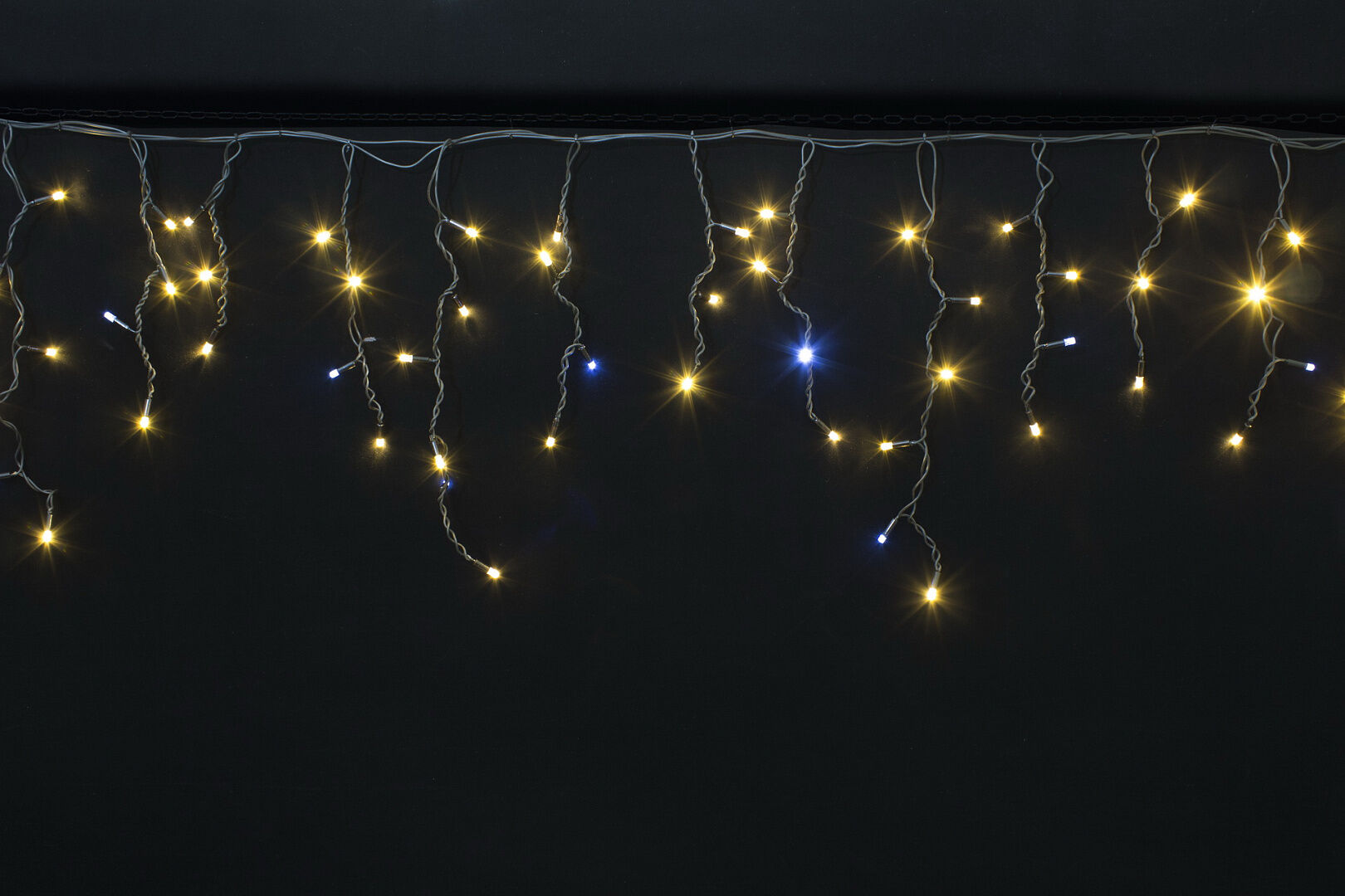 Гирлянда "Бахрома" 3x0.6 м, 160 LED, провод черный каучук, мерцает, IP65, разноцветная