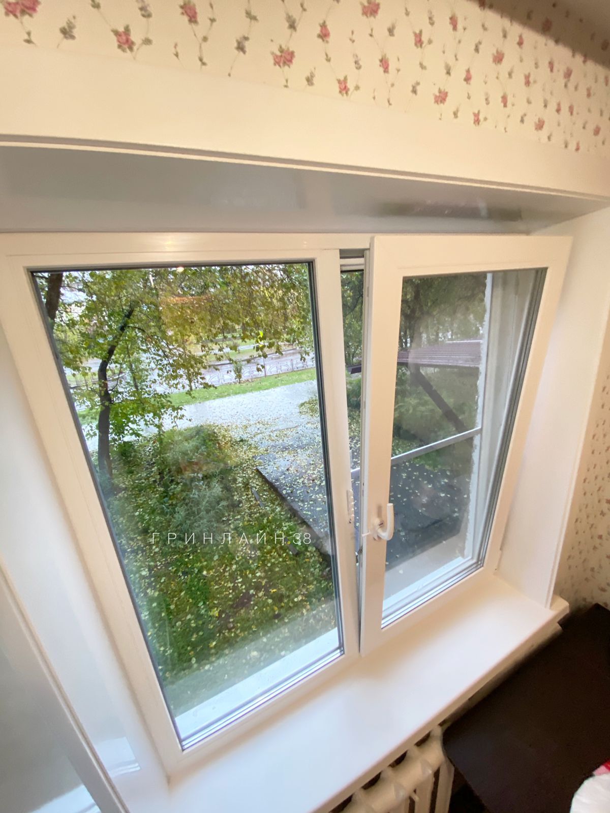 Установка пятикамерного пластикового окна под ключ в панельный дом 1300*1300 мм
